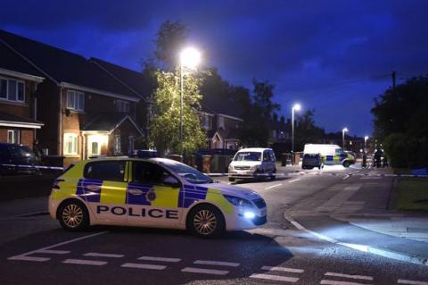   Police-at-the-junction-of-Bigdale-drive-and-Sanderling-road-in-Kirkby-after-reports-of-a-shooting.jpg?itok=GksbZtoh