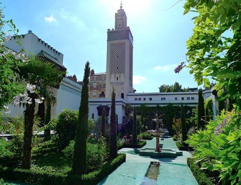 grand_mosque_courtyard.7_70.flickr.jpg?itok=6qtXV77w